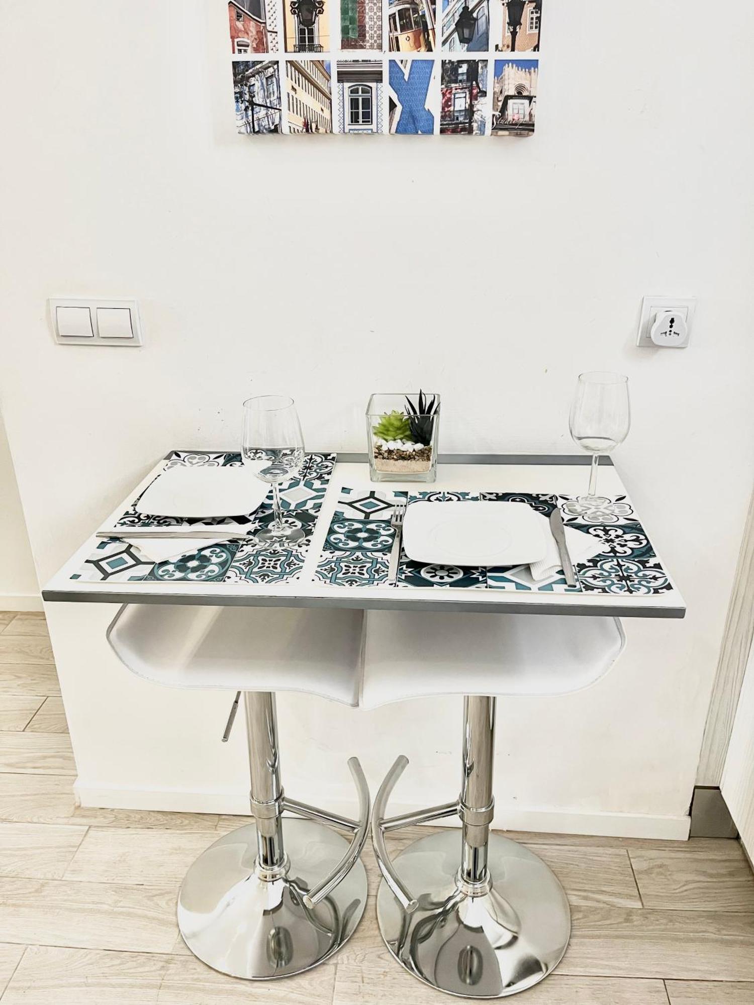 New House Design, Typical Lisbon Apartment Exterior photo