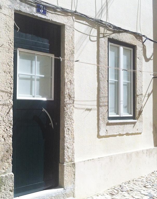 New House Design, Typical Lisbon Apartment Room photo